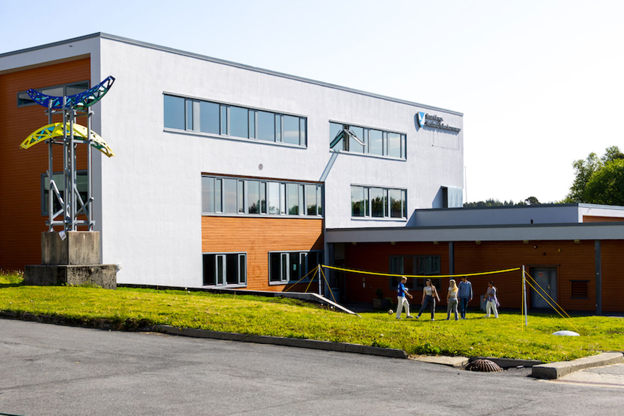 Bilde av skulen med adresse Juvikstølen 9