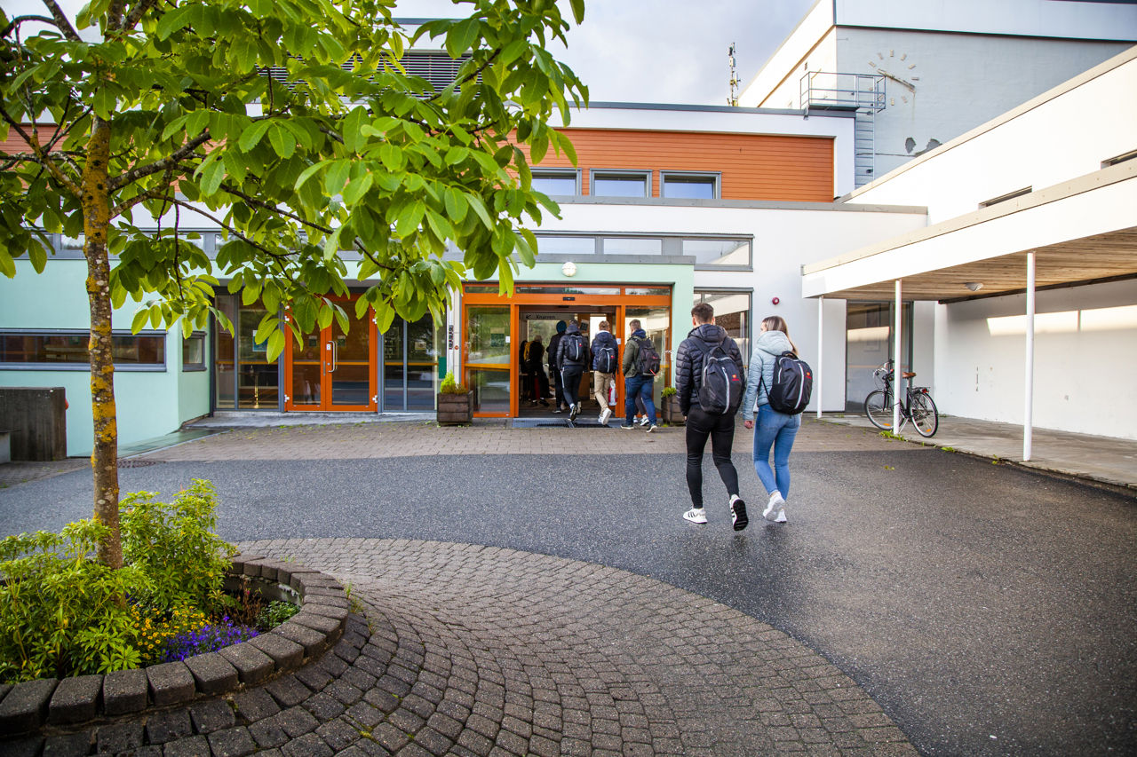 Bilde av skulen med adresse Juvikstølen 9