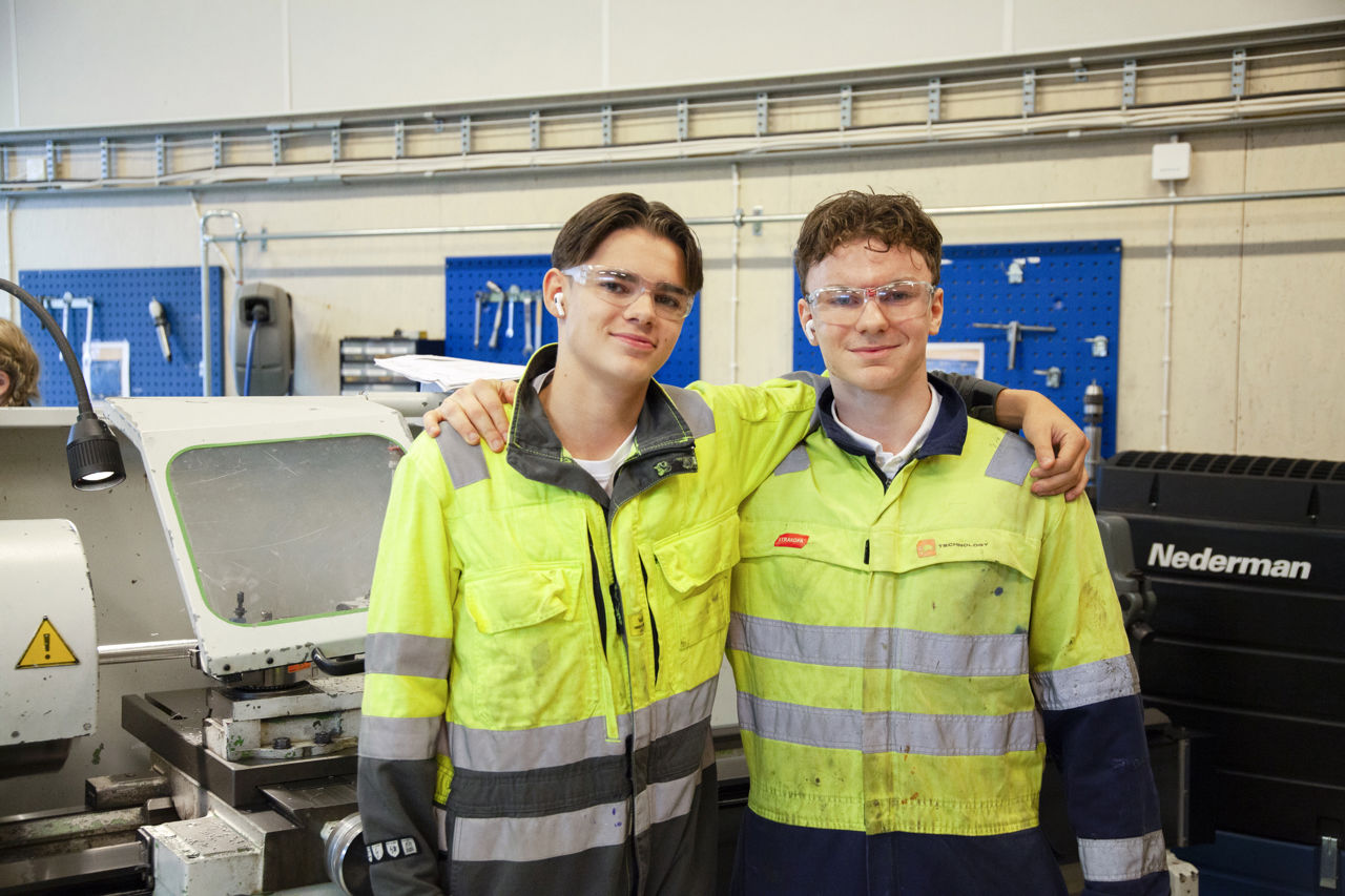 Bilde av elevar på sveiseverksted